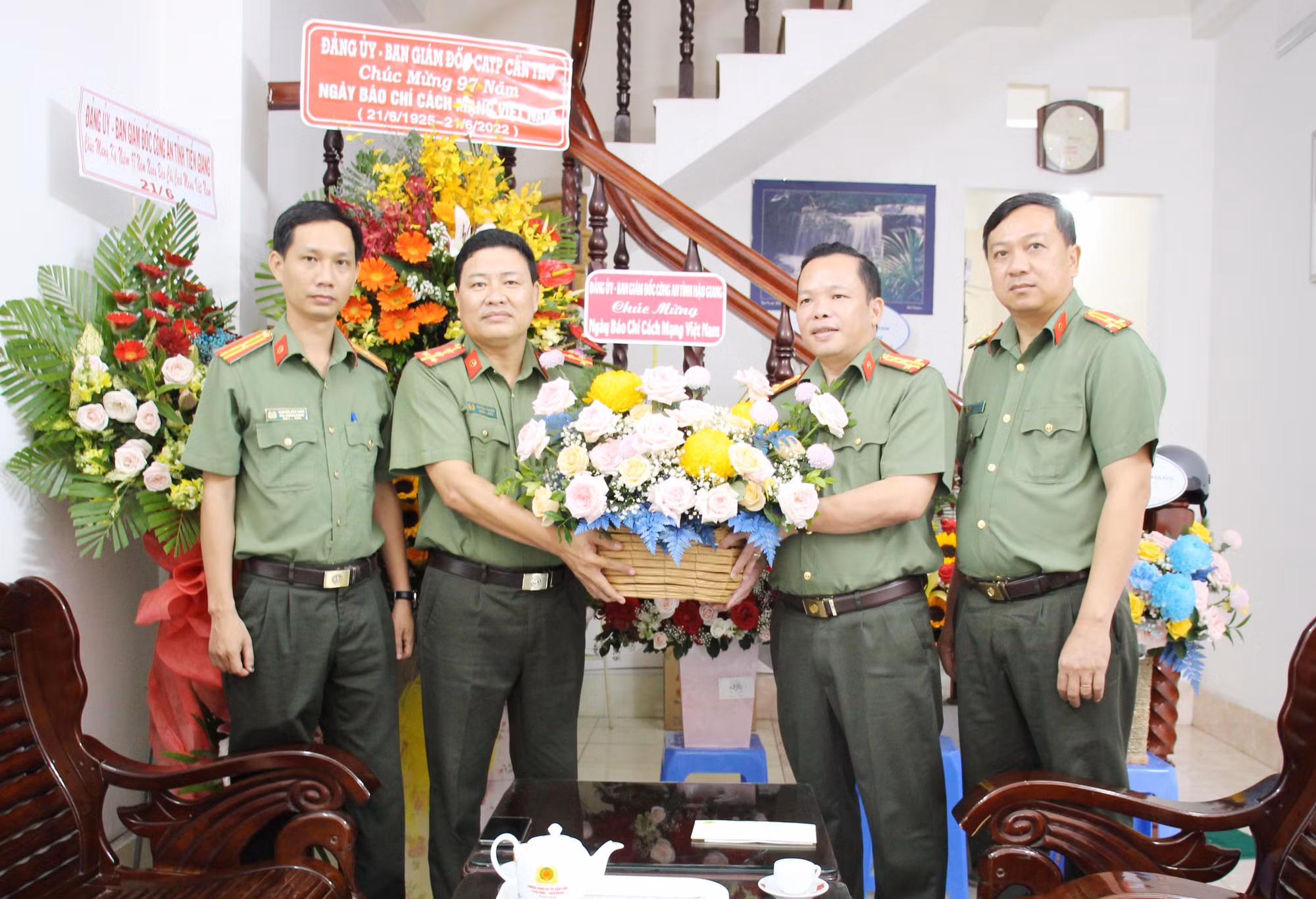 Công an các đơn vị, địa phương chúc mừng Báo CAND ngày 21/6 -0