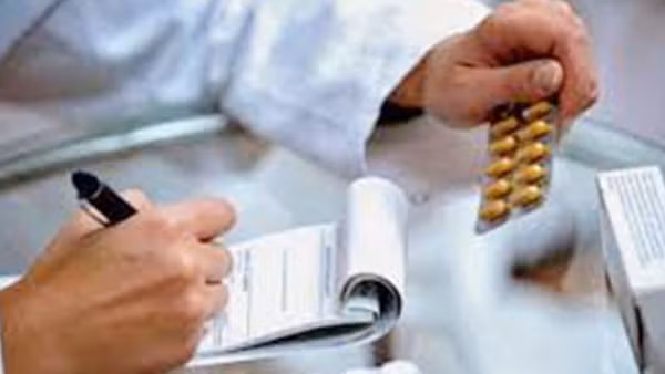 Tăng cường kiểm tra kê đơn thuốc điều trị ngoại trú