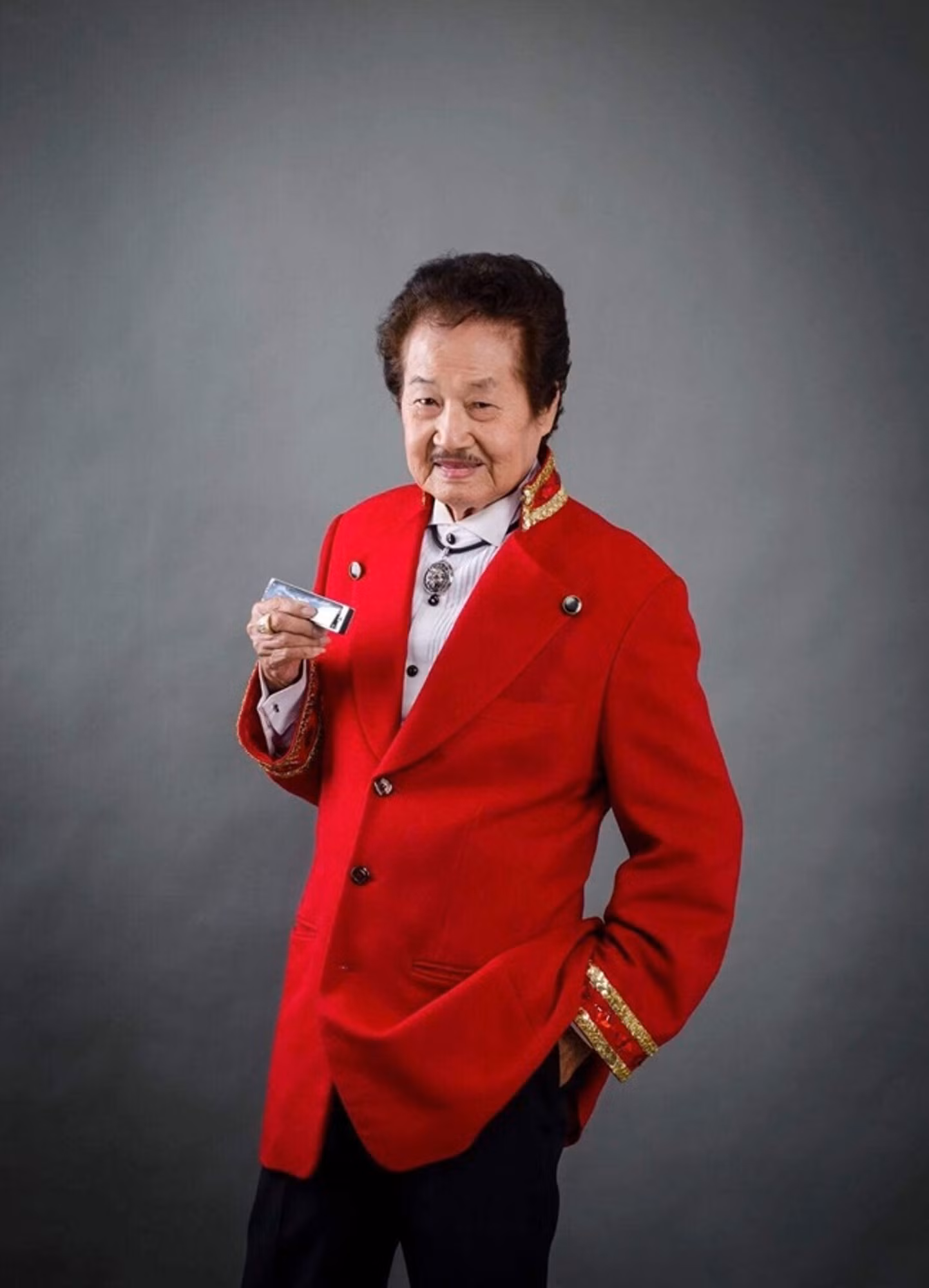 nghe si tong son.jpg -0