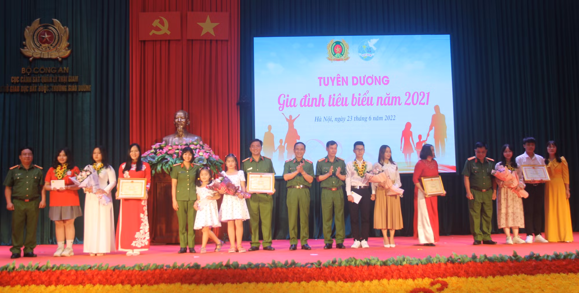 Tuyên dương con CBCS đạt thành tích cao, gia đình tiêu biểu lực lượng Cảnh sát quản lý trại giam -0