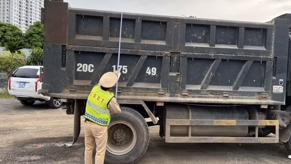 Loạt xe tải cơi nới bị "cắt gọt" trên cao tốc Hà Nội – Thái Nguyên
