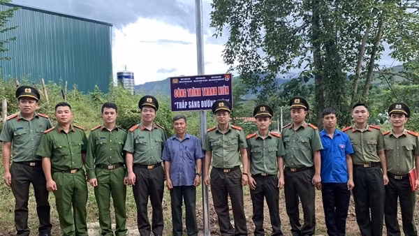 Học viện Chính trị CAND bàn giao công trình thanh niên "Thắp sáng đường biên"