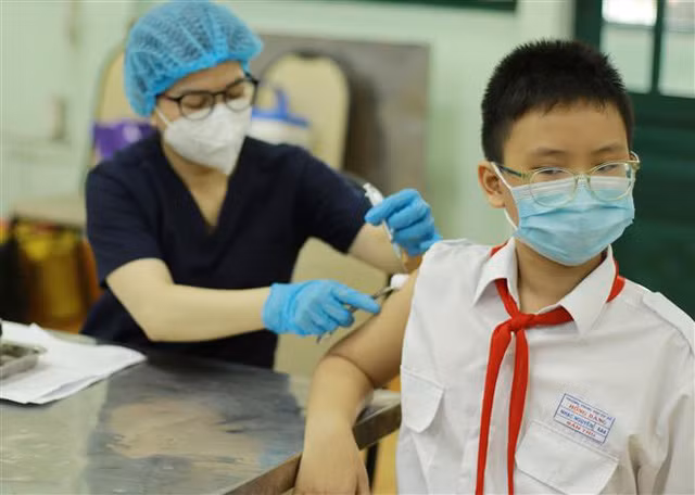 Tiêm vaccine phòng COVID-19 mũi 2 cho trẻ từ 5 đến dưới 12 tuổi cùng loại với mũi 1 -0