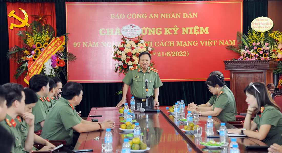 Đảng ủy, lãnh đạo Cục Truyền thông CAND chúc mừng Báo CAND -0