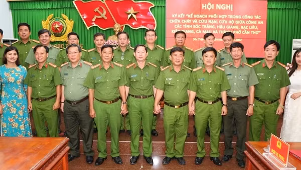 Ký kết ghi nhớ hợp tác đảm bảo ANTT với Công an nước bạn Lào ảnh 3
