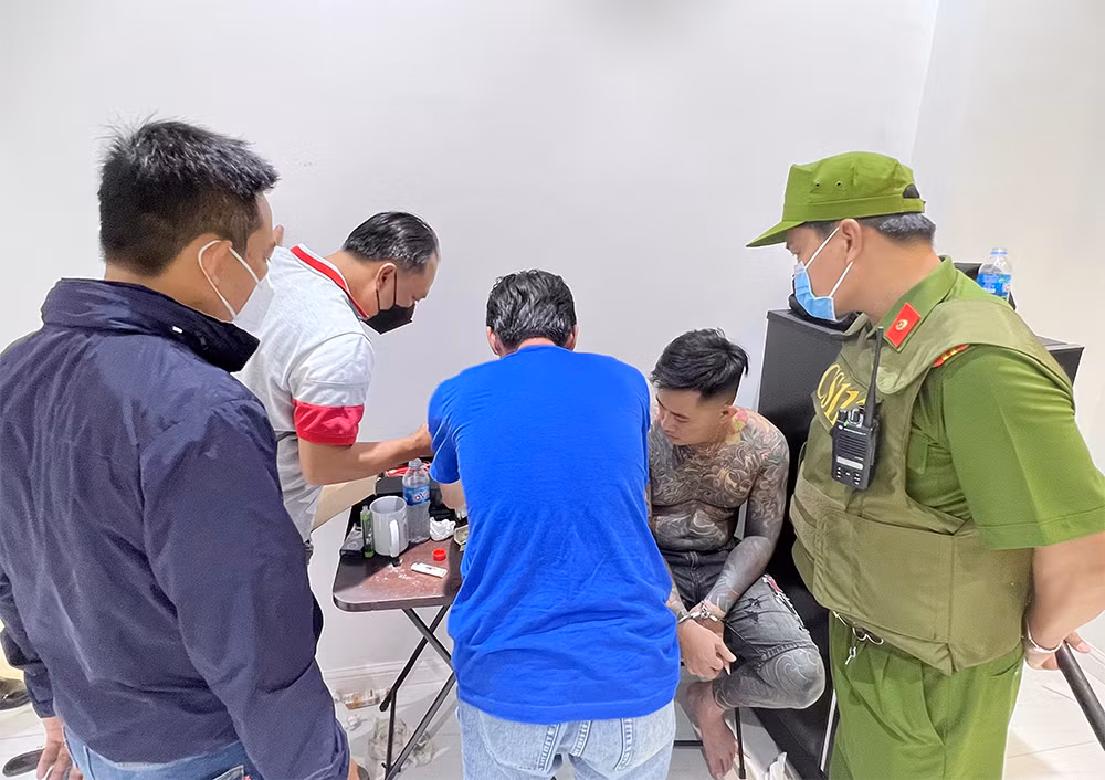 Mở tiệc ma túy trong chung cư Marina -0