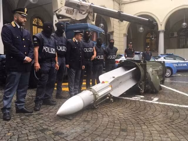 “Thế giới ngầm” của hooligan bóng đá Ý -0