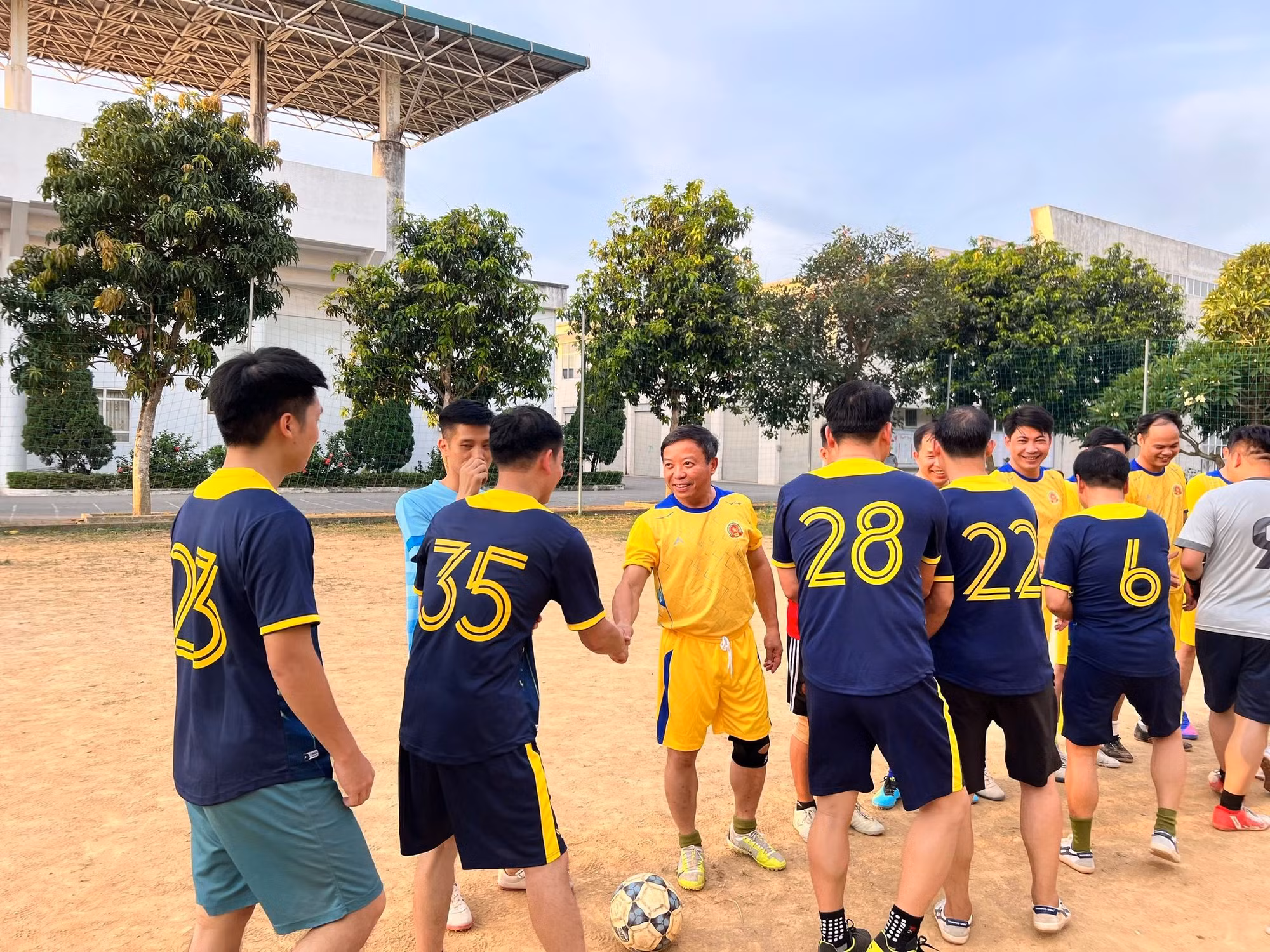 Giao lưu bóng đá trong Học viện Chính trị CAND -0