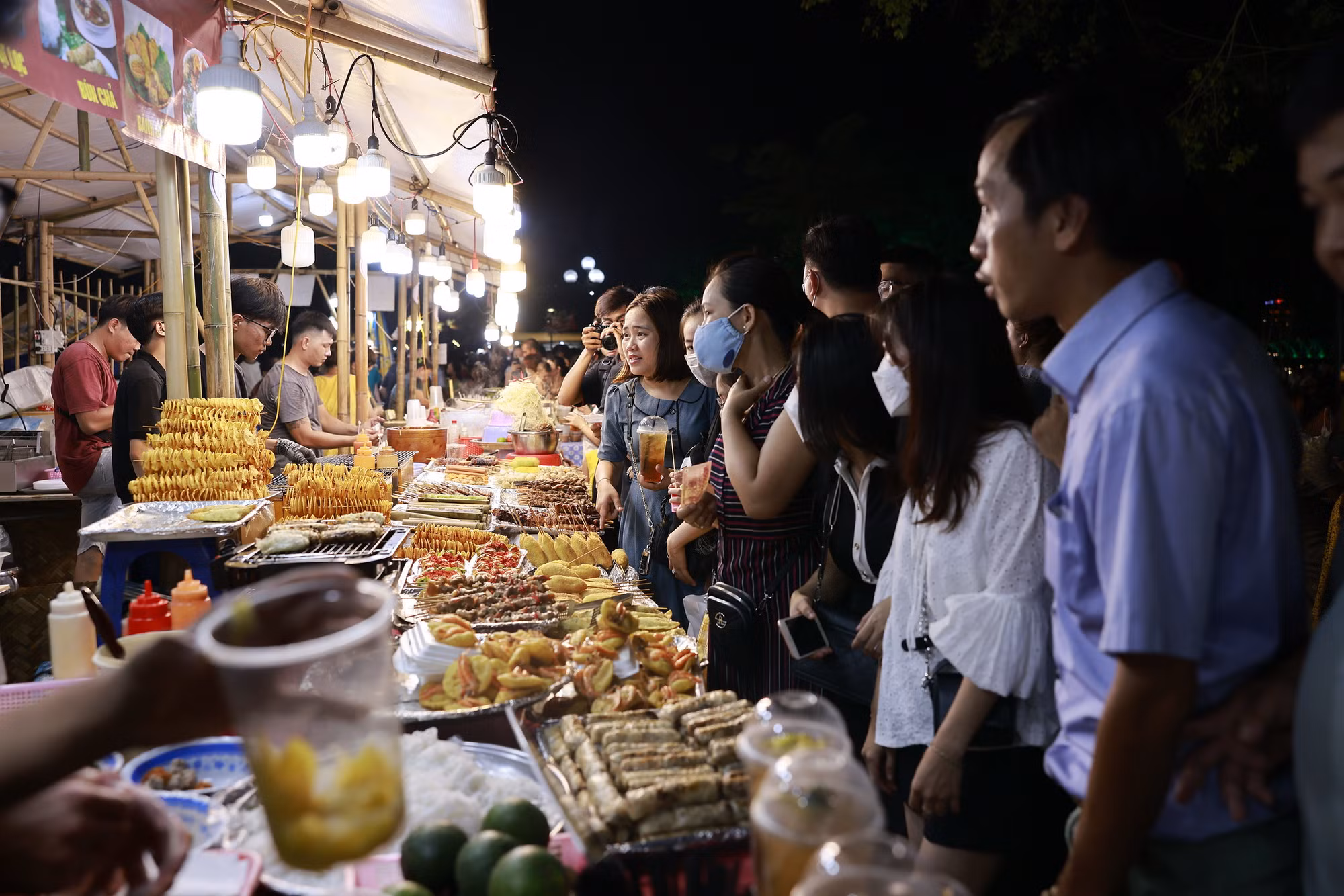 Lễ hội ẩm thực tại Festival Huế 2022 thu hút hàng nghìn du khách -0