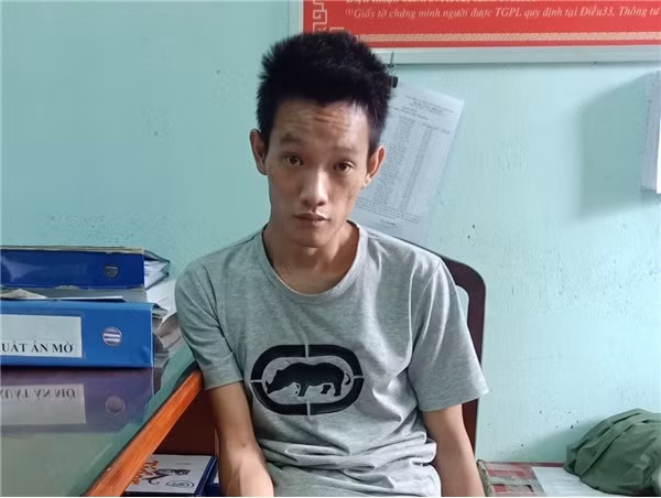 Mua xăng đốt nhà người khác lúc nửa đêm vì cay cú chuyện bị ngăn cấm tình cảm -0