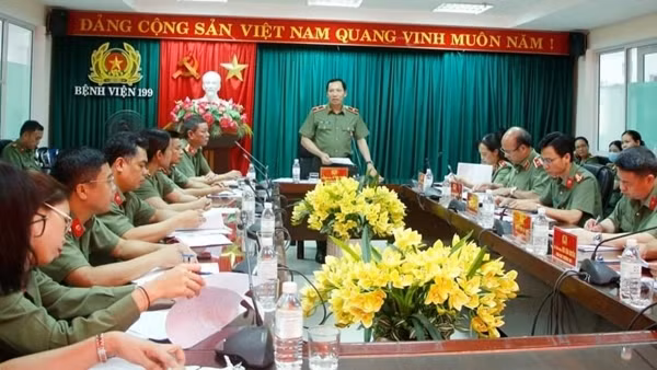 Thứ trưởng Lê Văn Tuyến kiểm tra công tác tại Bệnh viện 199