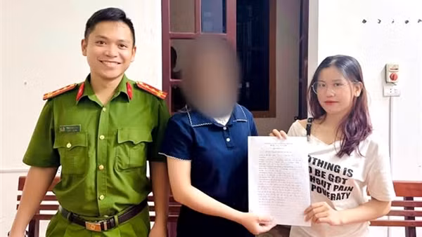 Trả lại hơn 2,2 tỷ đồng cho người chuyển nhầm tài khoản