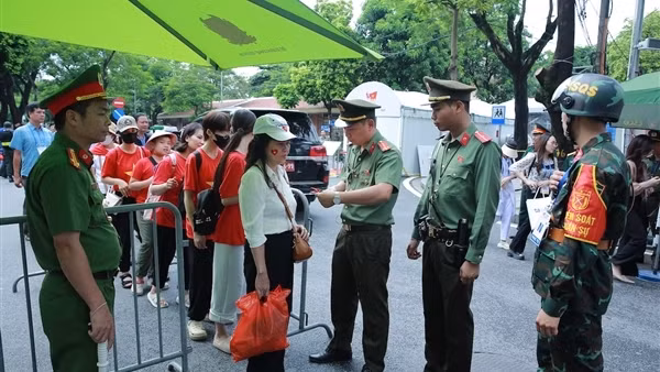Lực lượng Công an bảo đảm ANTT Lễ sơ duyệt, tạo điều kiện cho nhân dân xem diễu binh, diễu hành
