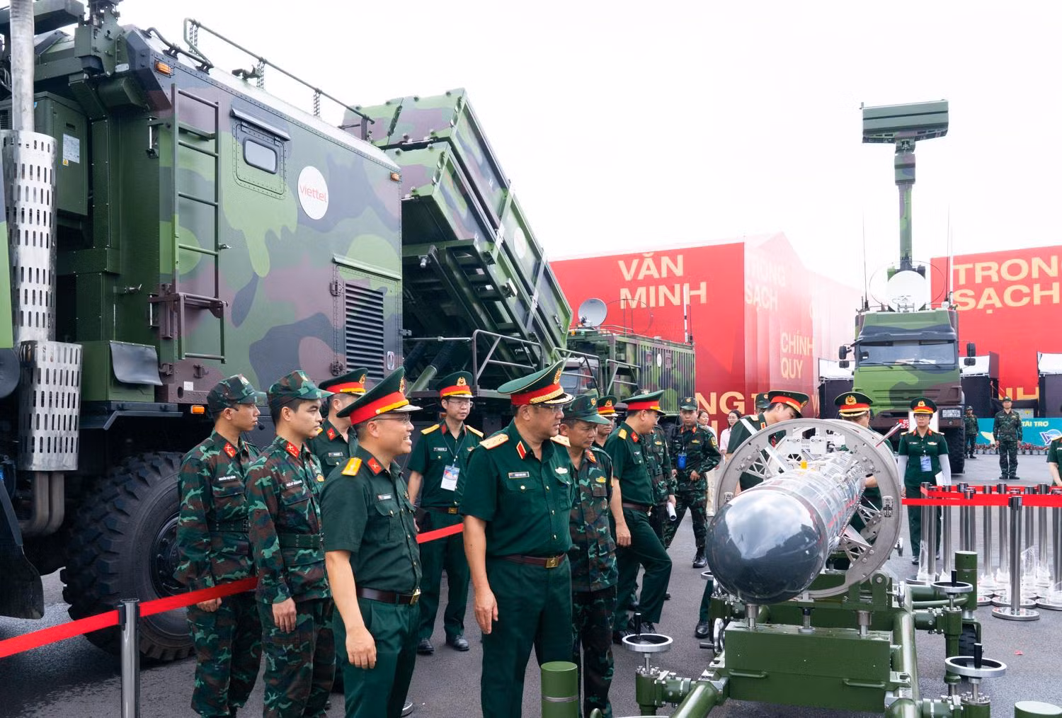 Nhiều khí tài công nghệ cao được Viettel trình diễn tại triển lãm lớn nhất từ trước tới nay -2