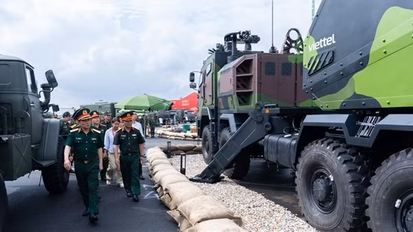 Nhiều khí tài công nghệ cao được Viettel trình diễn tại triển lãm lớn nhất từ trước tới nay