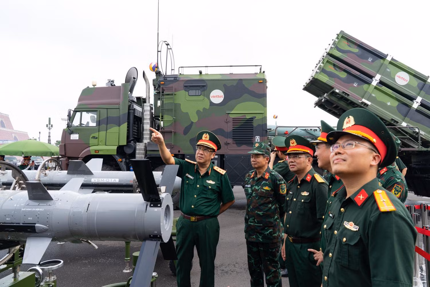 Nhiều khí tài công nghệ cao được Viettel trình diễn tại triển lãm lớn nhất từ trước tới nay -1