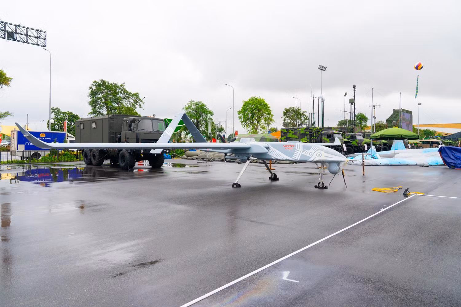 Nhiều khí tài công nghệ cao được Viettel trình diễn tại triển lãm lớn nhất từ trước tới nay -0