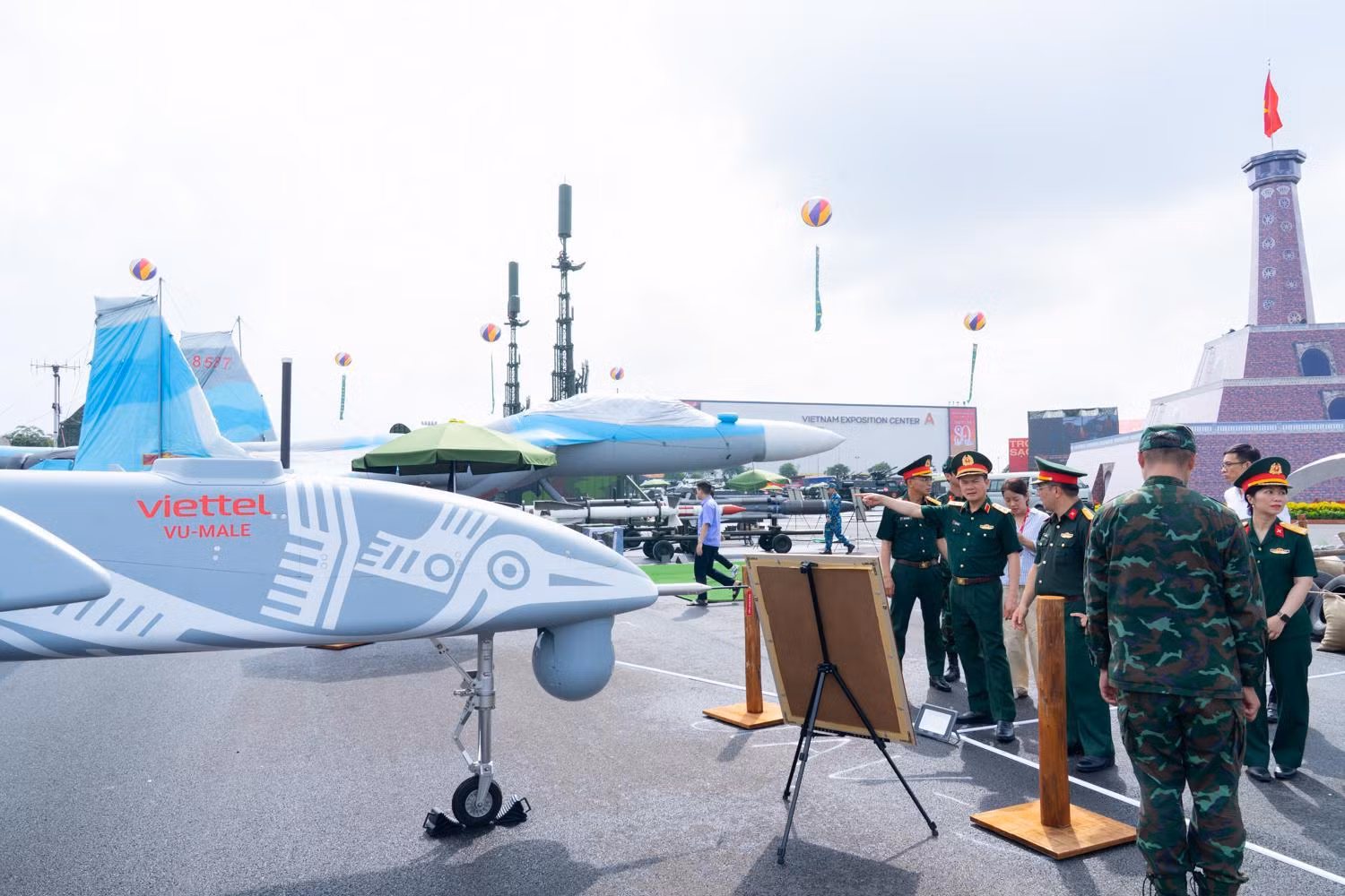 Nhiều khí tài công nghệ cao được Viettel trình diễn tại triển lãm lớn nhất từ trước tới nay -0