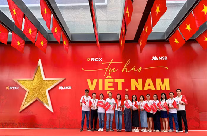 Check-in cùng bức tường Tự hào Việt Nam trên đường Nguyễn Chí Thanh -1