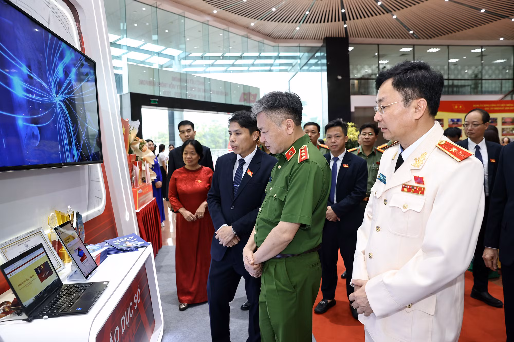MobiFone cần “đi trước một bước”, “đi tắt đón đầu” trong làm chủ khoa học - công nghệ -2