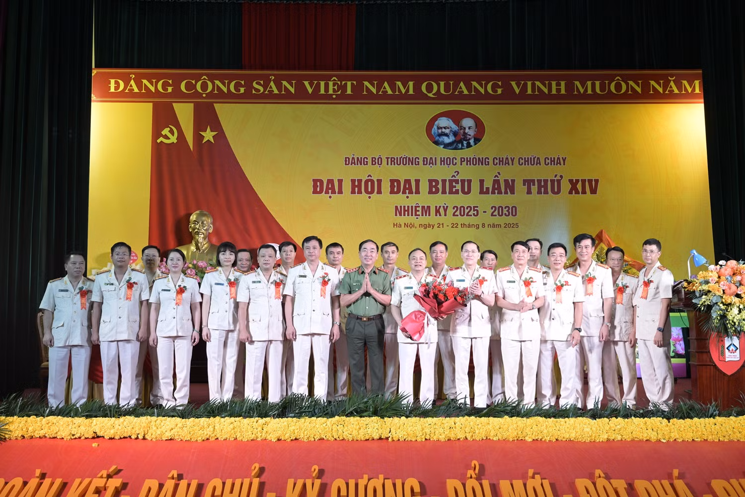 Tiếp tục đổi mới nội dung, chương trình, phương pháp đào tạo, nghiên cứu -0