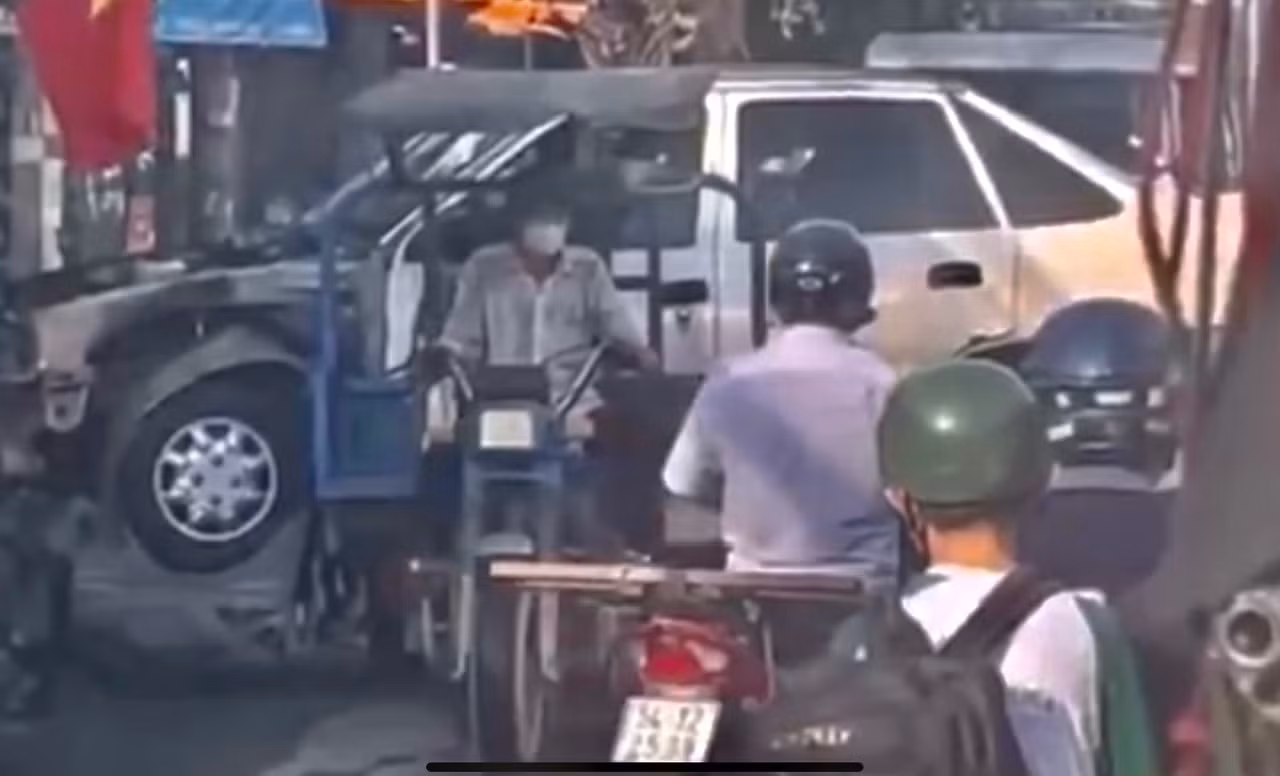 Bị phạt vì dùng xe ba gác chở 