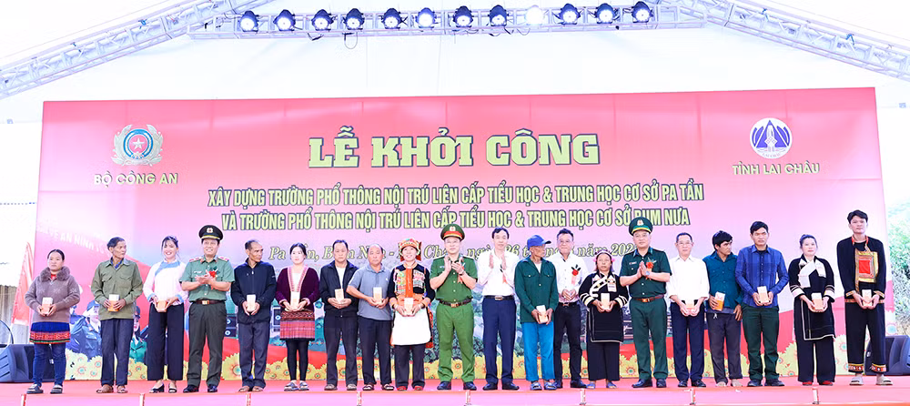 Thứ trưởng Nguyễn Văn Long dự Lễ khởi công 2 trường học nội trú biên giới Lai Châu -0