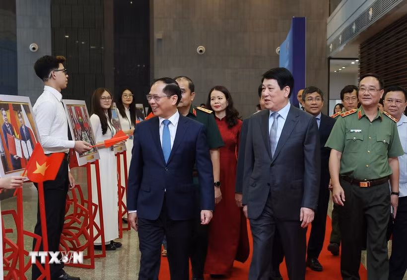 Ngoại giao Việt Nam - 80 năm xây dựng, trưởng thành cùng đất nước -0