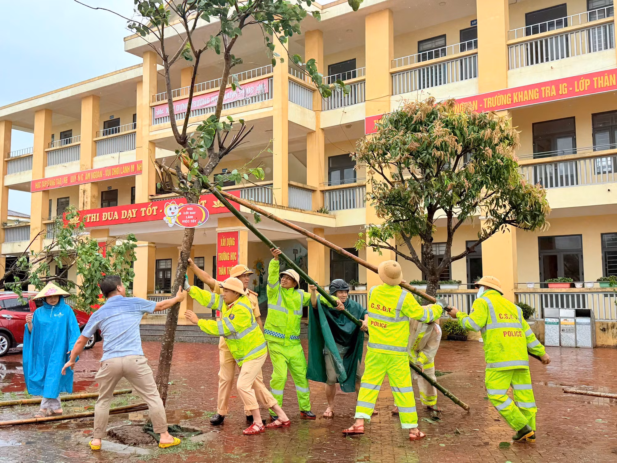 luc_luong_CSGT_Cong_an_tinh_Ha_T-1756198344026.jpg
