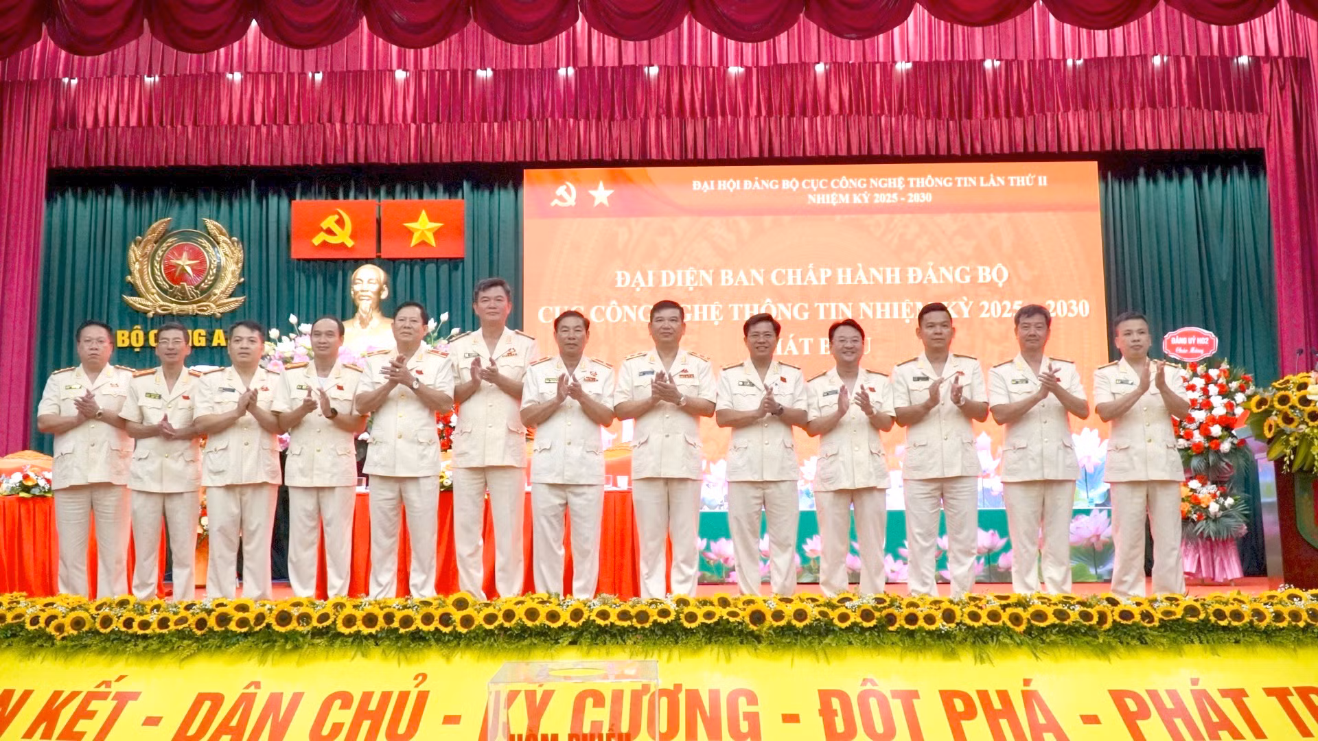 Tham mưu chiến lược, xây dựng hoàn thiện nhanh hạ tầng số trong CAND -0