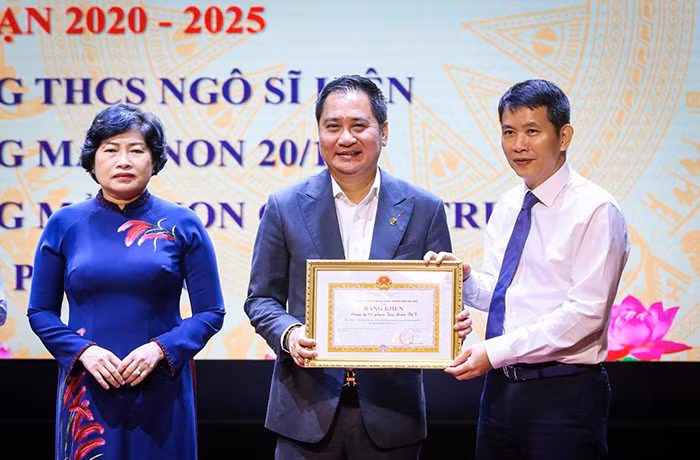 Tập đoàn T&T Group vinh dự được nhận Bằng khen của UBND Thành phố Hà Nội vì những đóng góp, cống hiến trong phong trào thi đua -0