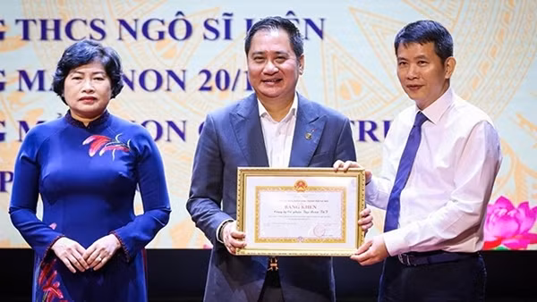 Tập đoàn T&T Group vinh dự được nhận Bằng khen của UBND Thành phố Hà Nội vì những đóng góp, cống hiến trong phong trào thi đua