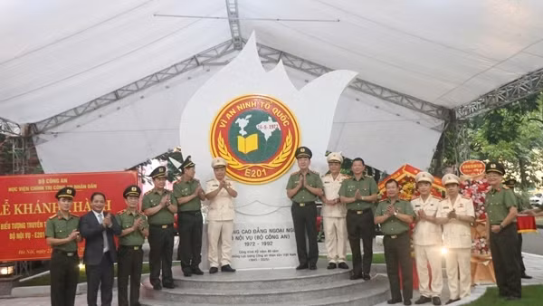Khánh thành công trình biểu trưng truyền thống của Trường E201 tại Học viện Chính trị CAND