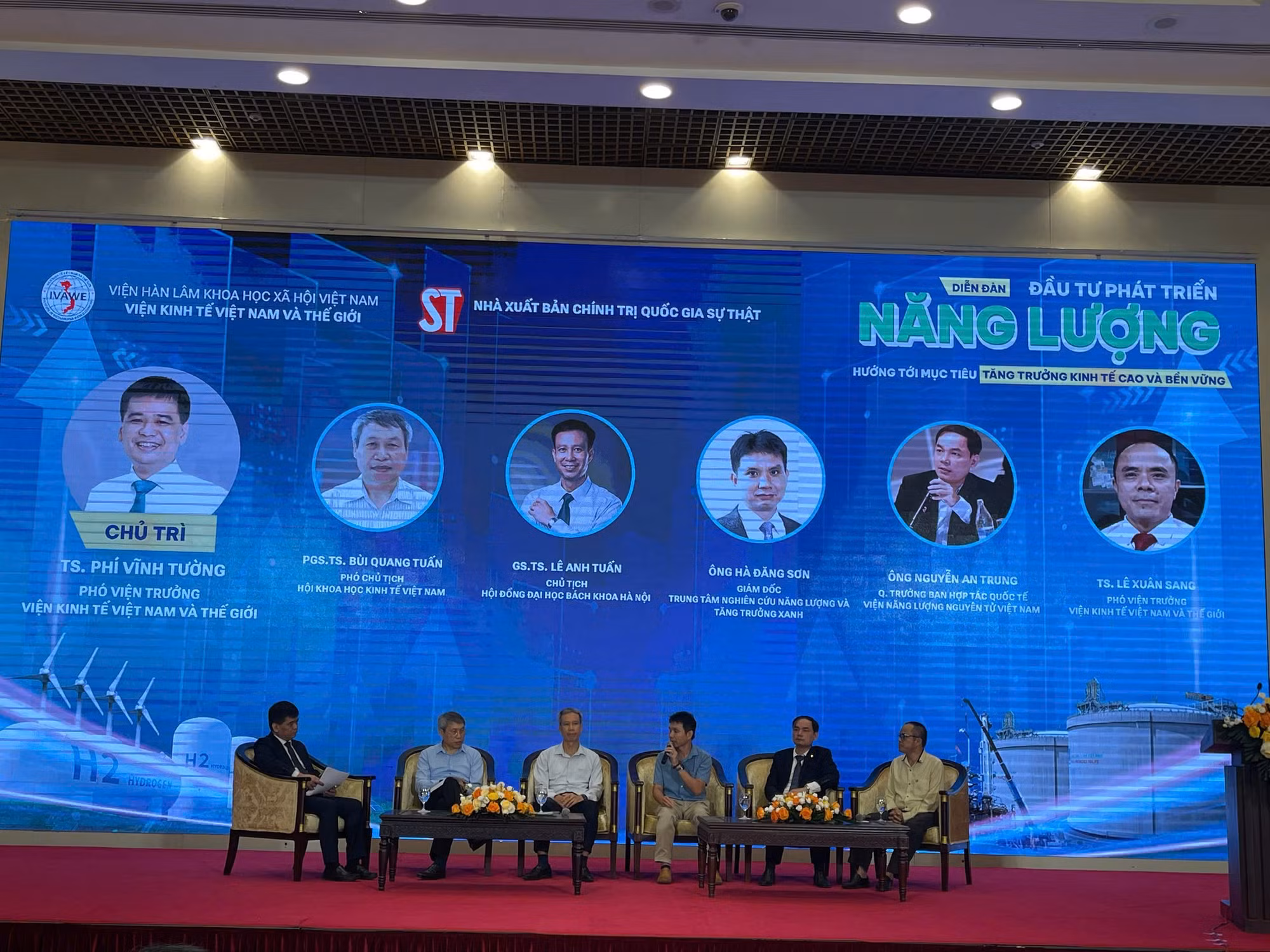 Gỡ 'nút thắt' để thu hút đầu tư vào năng lượng xanh để đạt tăng trưởng bền vững -0