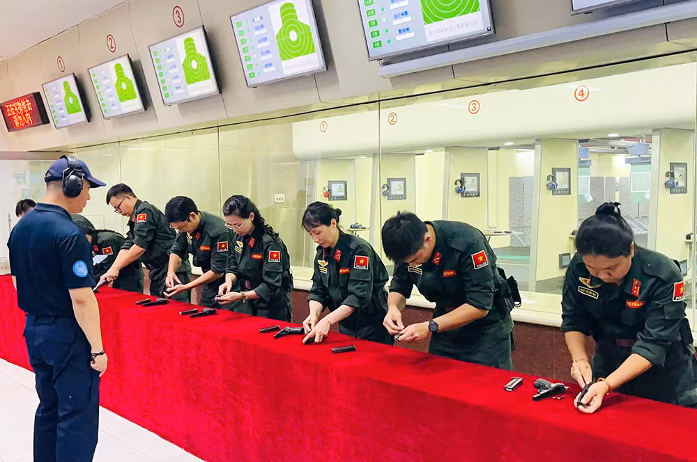 Sĩ quan công an Việt Nam xuất sắc vượt qua kỳ thi sát hạch năng lực gìn giữ hoà bình LHQ tại Trung Quốc -0
