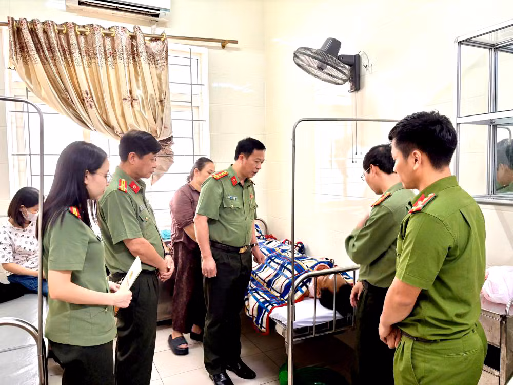 Phó trưởng Công an xã bị thương khi khắc phục hậu quả bão số 5 -0