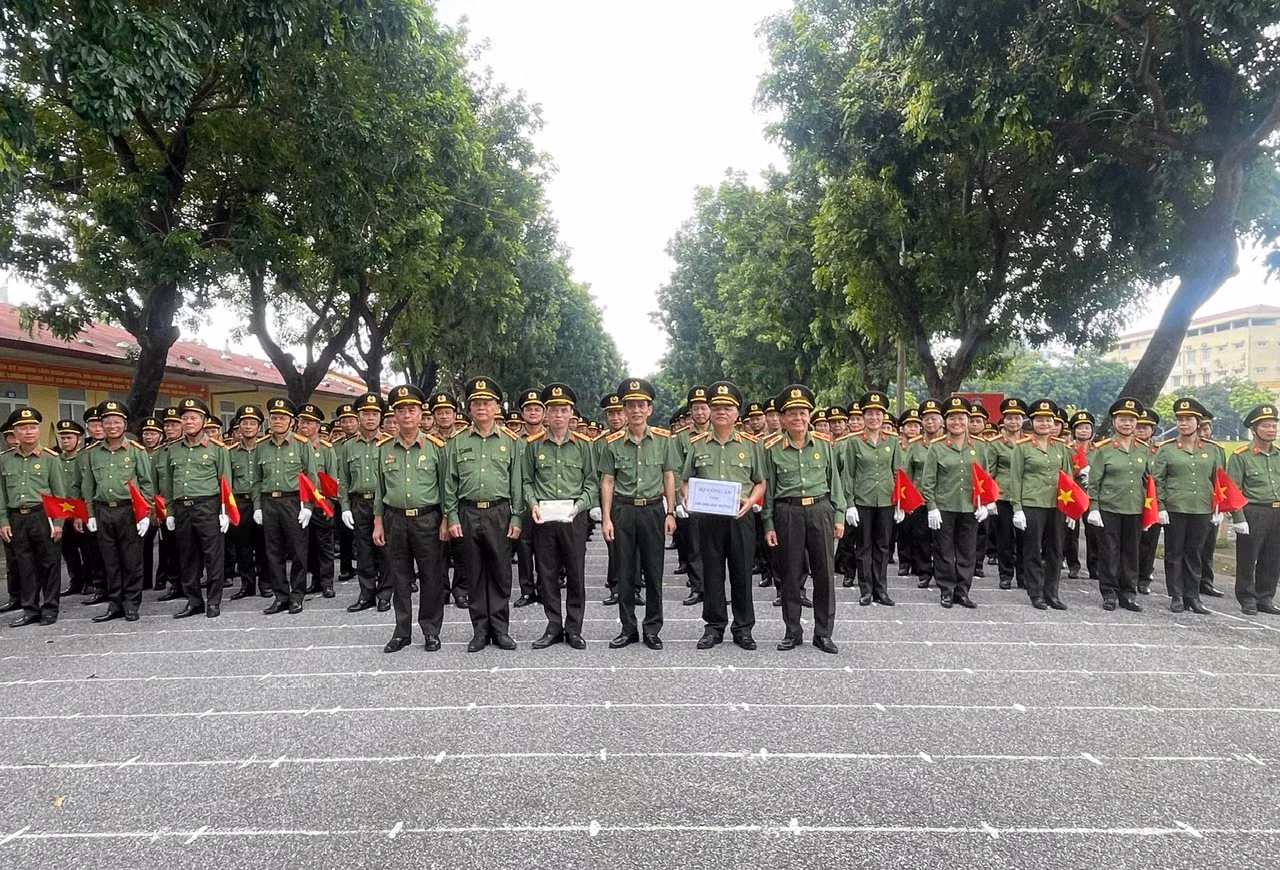 Bộ Công an động viên -0