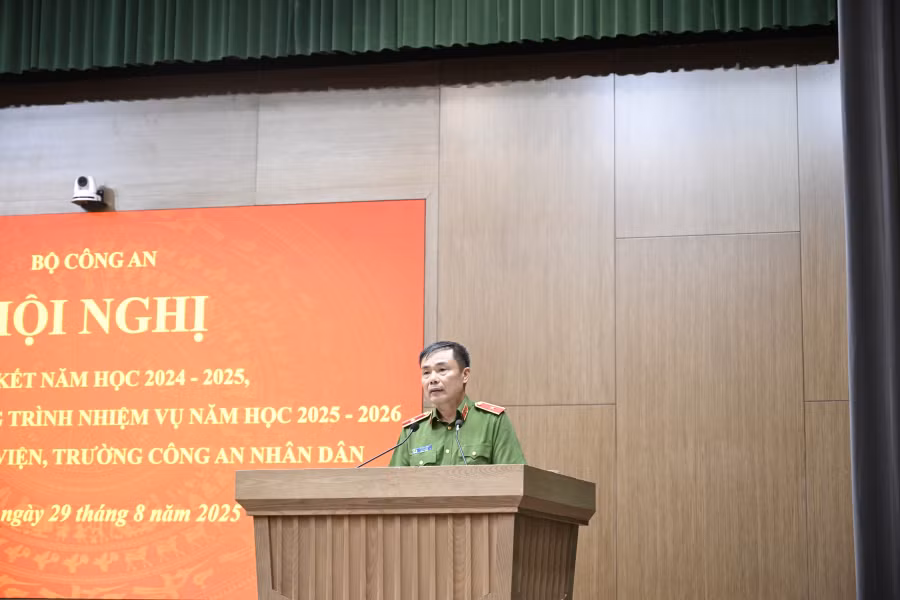 Đổi mới chương trình, giáo trình và tài liệu dạy học&nbsp;phù hợp với mô hình tổ chức mới trong CAND -0