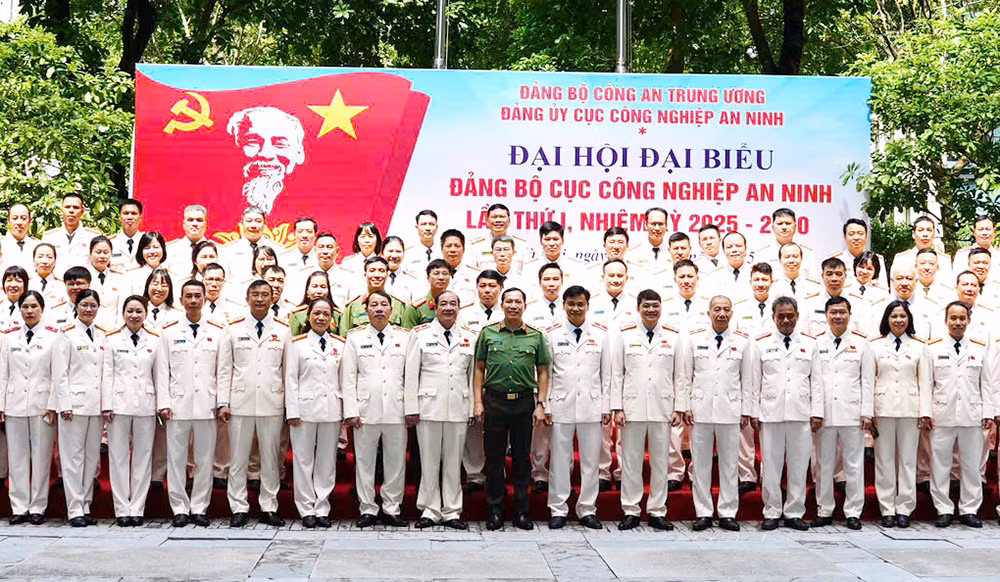 Thứ trưởng Lê Văn Tuyến dự, chỉ đạo tại Đại hội Đảng bộ Cục Công nghiệp an ninh lần thứ I -0