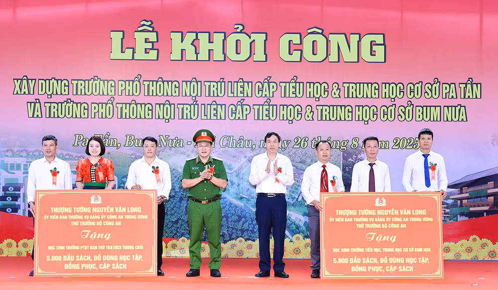 Thứ trưởng Nguyễn Văn Long dự Lễ khởi công 2 trường học nội trú biên giới Lai Châu -0