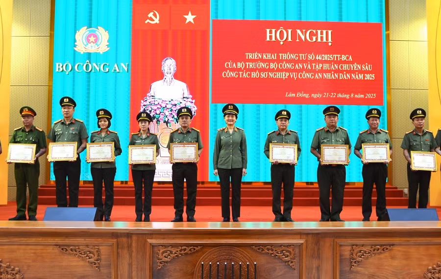 Lực lượng Hồ sơ nghiệp vụ chủ công, đi đầu chuyển đổi số trong CAND -0