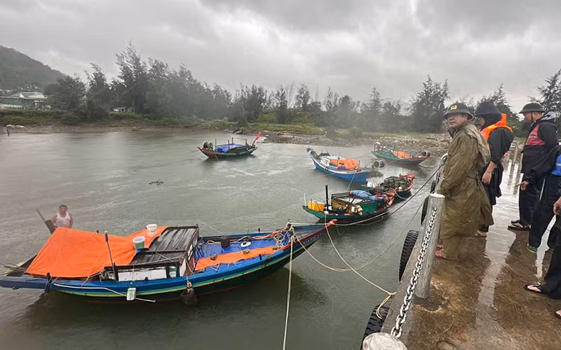 Chủ động ứng phó bão số 5: Đặt an toàn của người dân lên hàng đầu -0