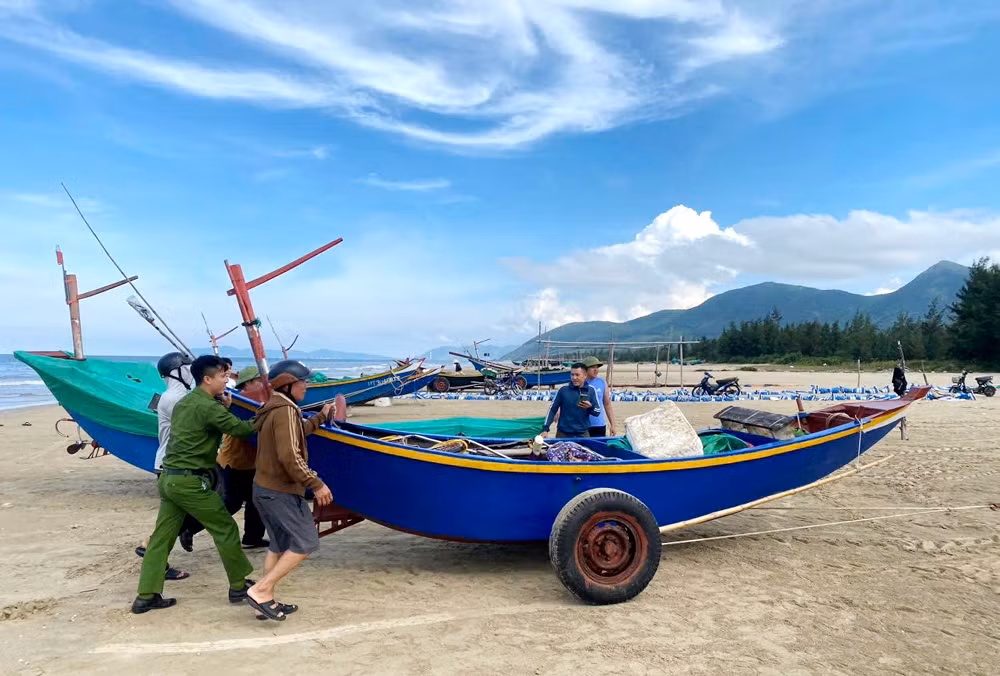 Hà Tĩnh “chi nóng” 100 triệu đồng cho các xã, phường để phòng chống bão số 5 -0
