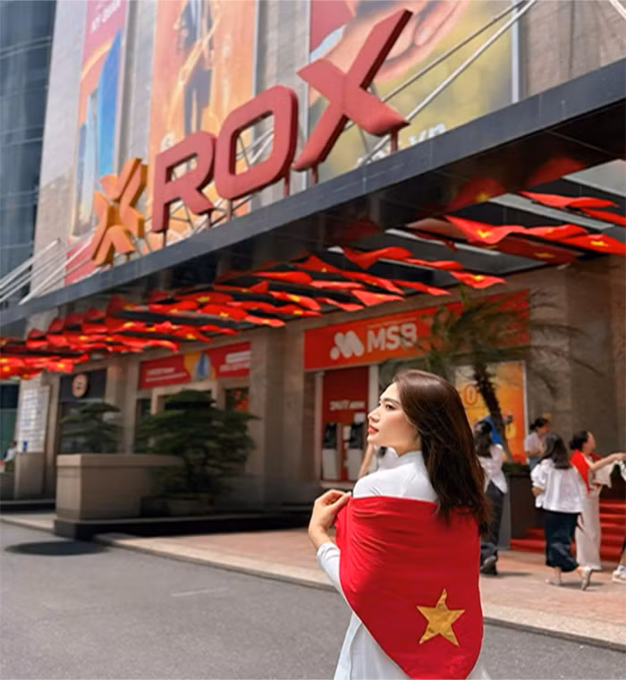 Check-in cùng bức tường Tự hào Việt Nam trên đường Nguyễn Chí Thanh -4