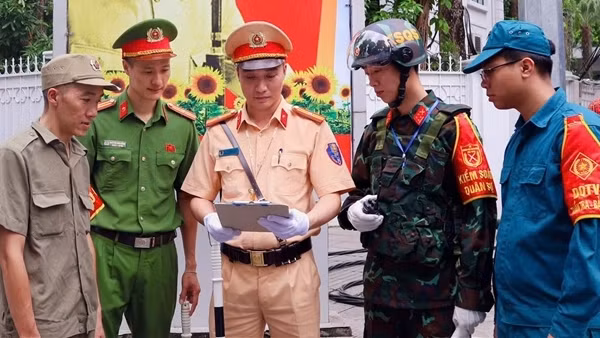 Quản lý chặt cư trú, hỗ trợ nhân dân, du khách để đảm bảo bình yên Thủ đô