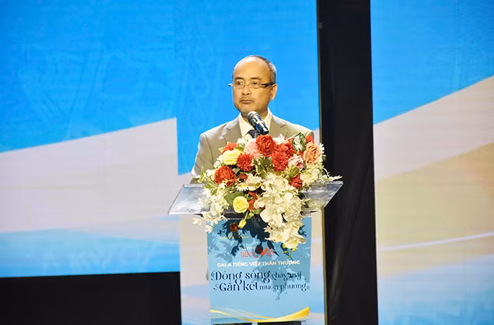 Gala “Tiếng Việt thân thương” và Lễ trao giải Sứ giả tiếng Việt ở nước ngoài năm 2025: Để Dòng sông tiếng Việt chảy mãi -0