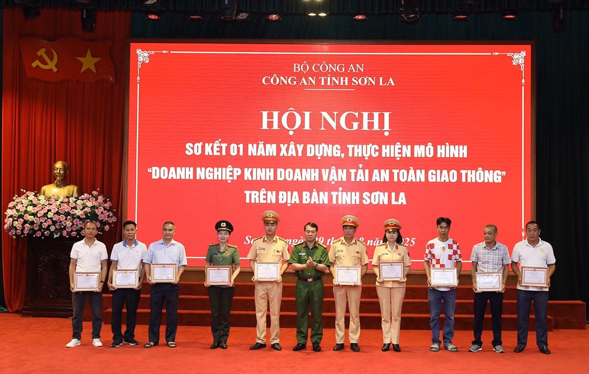 Hiệu quả mô hình “Doanh nghiệp kinh doanh vận tải an toàn giao thông” đầu tiên trên cả nước -1