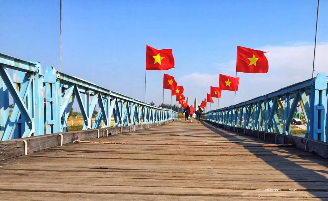 Tạm dừng đón khách tham quan di tích Đôi bờ Hiền Lương - Bến Hải -0