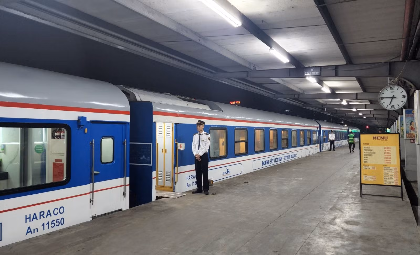 Hôm nay từ nay đến 19h: Cấm phương tiện lưu thông hướng về vùng tâm bão -0