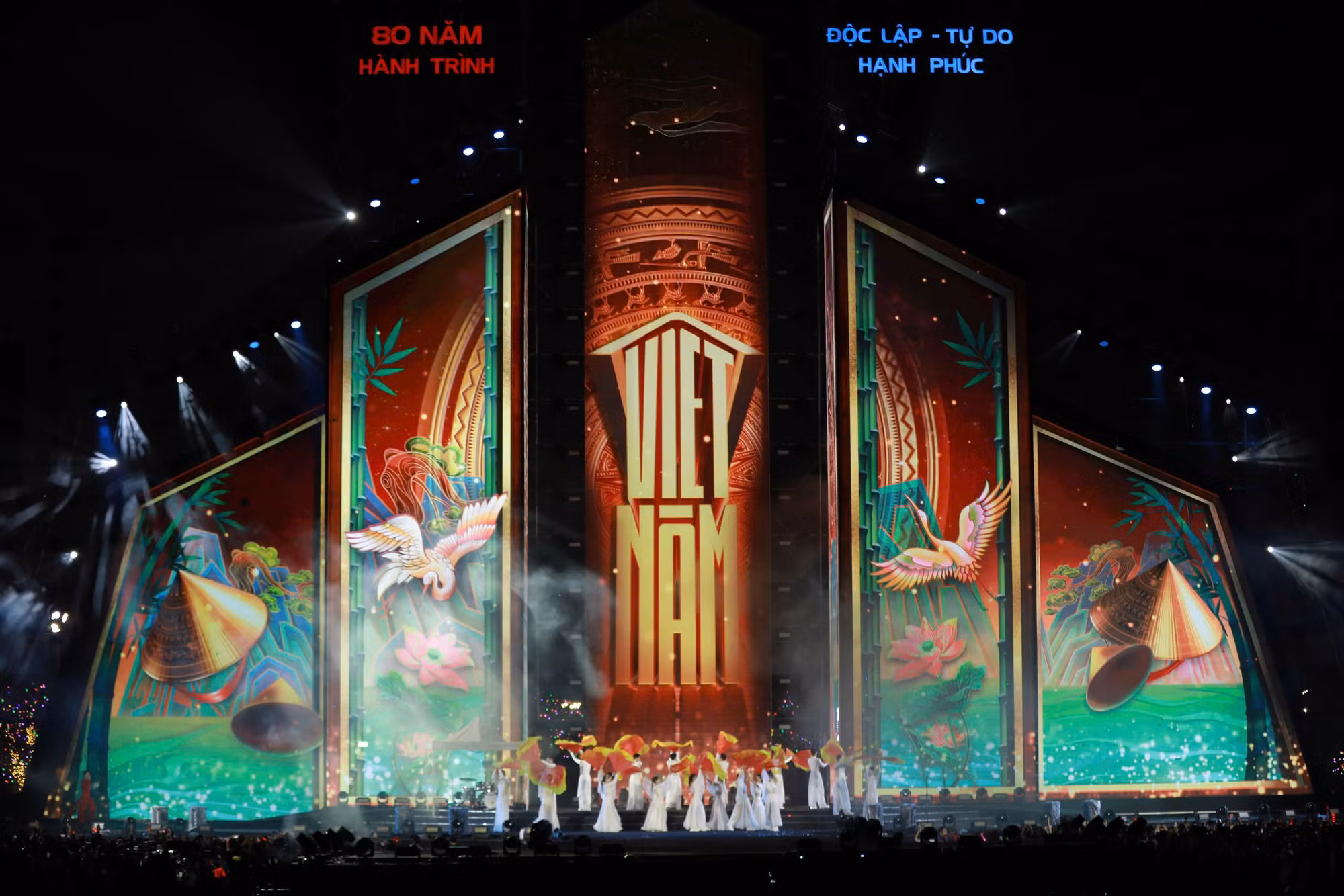 Chương trình “Việt Nam trong tôi”: Mãn nhãn và bùng nổ cảm xúc -1